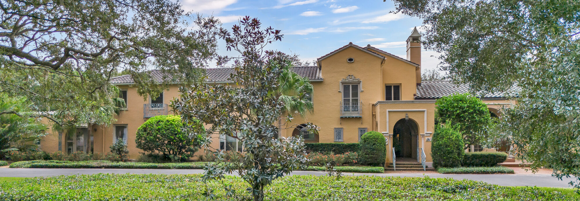 37 East – Villa Lago