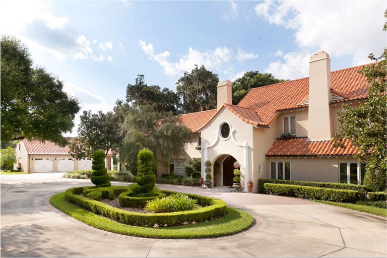 A Private Community in Florida Mountain Lake